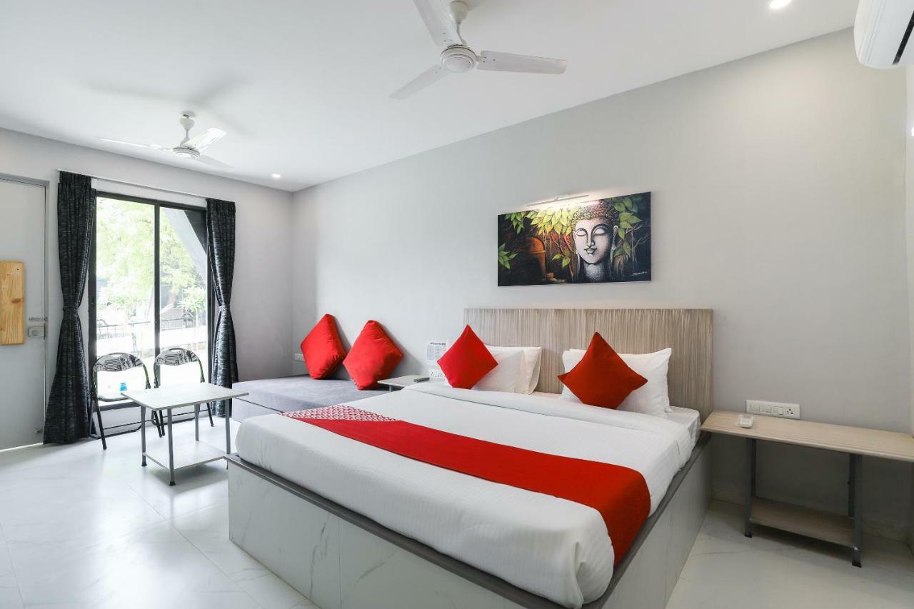 Oyo 48991 Serene Cottages And Resorts Vadodara Extérieur photo